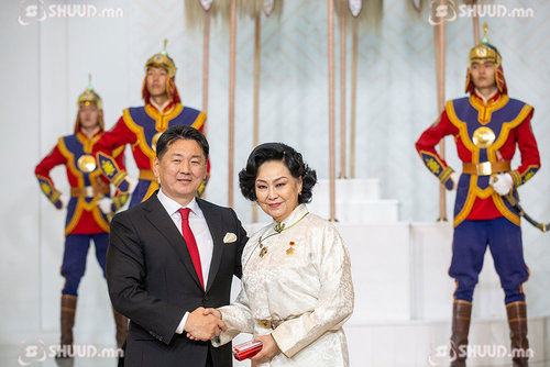 Н.Сувд: Театрыг үүсгэн байгуулсан ахмадуудын маань хүч хөдөлмөр, авьяас бидэнд шагнал болж ирлээ