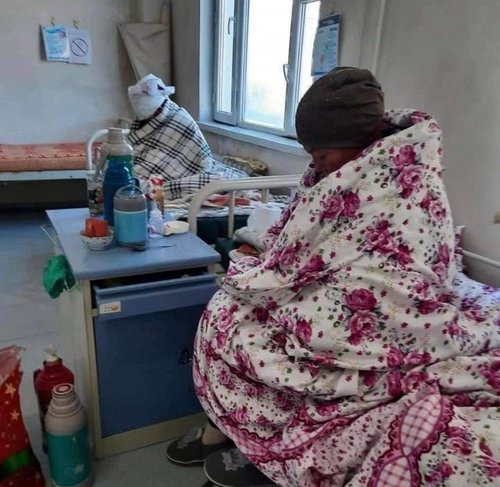 Завхан аймгийн төрөх эмнэлэг ханаараа дулаан алдаж, эх нярай зутарч байна