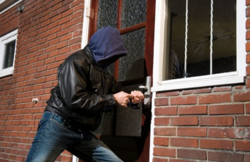 Машинаа орхин зугтсан хулгайч тээврийн хэрэгслээ алдсан гэж худал дуудлага өгчээ