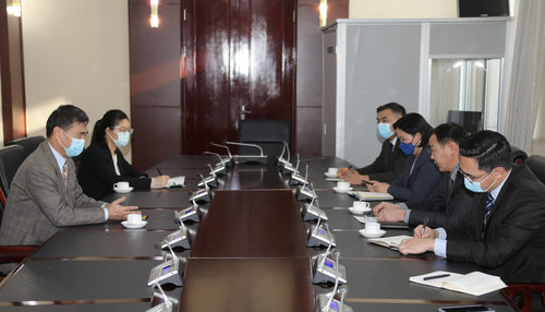 БНХАУ-ын Элчин сайдтай Замын-Үүд-Эрээн боомтын талаар ярилцжээ