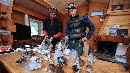 Монбланаас олдсон эрдэнэсийн талыг уулчин хүртэв