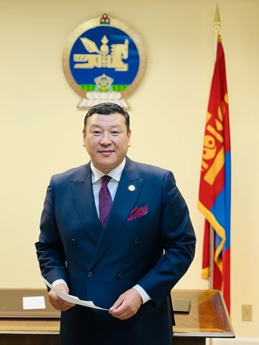 Элчин сайд Ө.Батбаяр АНУ-ын Ерөнхийлөгч Ж.Байденд ИЖБ-ээ өргөн барив