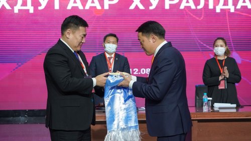 Д.Амарбаясгалан Л.Оюун-Эрдэнийн улс төрийн тоглоомд татагдав уу?