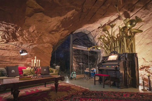 Зул сарын баяраар Гринчийн агуйг түрээслүүлнэ