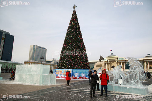 ФОТО: Сүхбаатарын талбайн мөсөн байгууламжийн ажлыг өнөөдөр хийж дуусгалаа