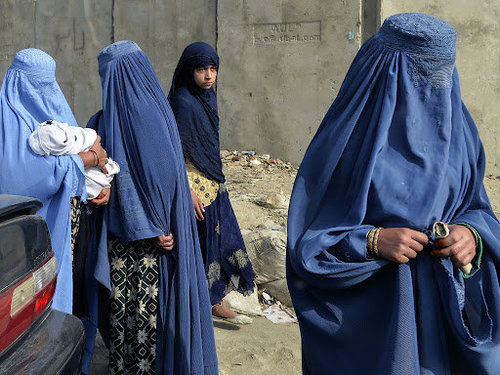 Афганистан: Эмнэлэгт эрэгтэй хүн дагуулж ирээгүй эмэгтэйд эмчийн үзлэг хийхийг хориглов