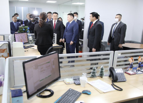 Л.Оюун-Эрдэнэ: Нийслэлийн төр захиргааны алба хаагчдад баярлалаа