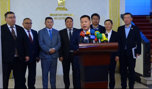 АН-ын бүлэг Д.Ганбатын оронд С.Ганбаатарыг “авчээ”