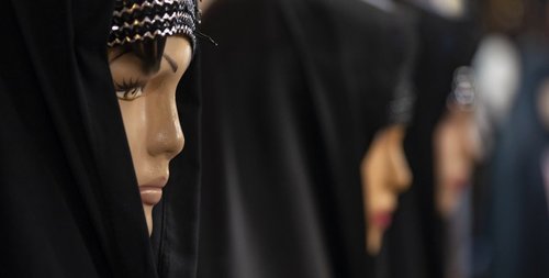 Талибууд дэлгүүрт толгойгүй манекен тавихыг тушаажээ