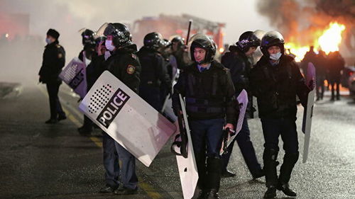 Казахстан: Жагсагчдын эсрэг нулимс асгаруулагч хий, гранат ашиглажээ