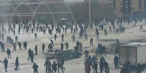 Казахстан: Эсэргүүцэгчдийн дунд мэргэн буудагчид байгаа гэв