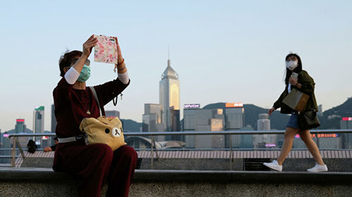 COVID-19: Хонконгт хязгаарлалтын арга хэмжээг чангатгаж, Диснейлендийг хаав