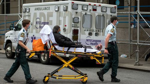 COVID-19: АНУ-д хоногт 1,3 сая халдварын тохиолдол илэрчээ