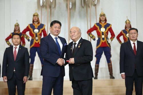 Өнөөдөр төрийн одон, медаль хүртсэн эрхмүүд