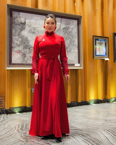 Жүжигчин Э.Пүрэвжаргал СТА тэмдгээр энгэрээ мялаажээ