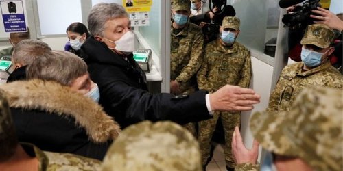 Улсаасаа урвасан хэрэгт буруутгагдсан Порошенко Киевт буцаж очжээ