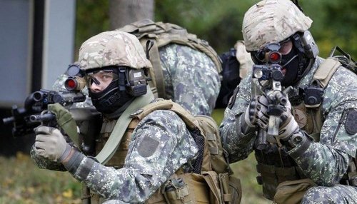 Канад Украин руу тусгайгийнхныг илгээжээ