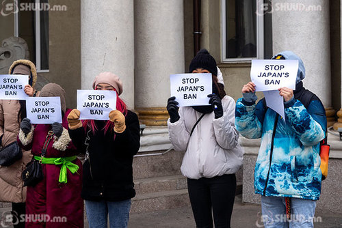 Иргэд Япон улсын хилийн хоригийг эсэргүүцэж, жагслаа