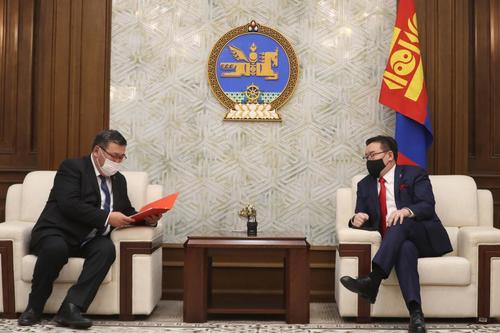 Нас барсан өндөр насны тэтгэврийн зээлийг чөлөөлөх хуулийн төсөл өргөн барилаа