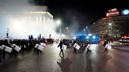 Казахстанд үймээний үеэр зэвсэг тарааж байсан этгээдүүдийг баривчилжээ