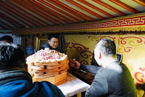 Шадар сайд С.Амарсайхан малчны хотонд зочилжээ