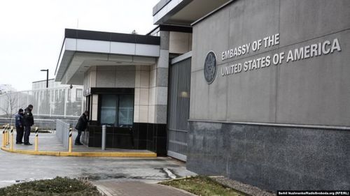 АНУ Украинаас дипломатуудаа нүүлгэн шилжүүлж эхэллээ