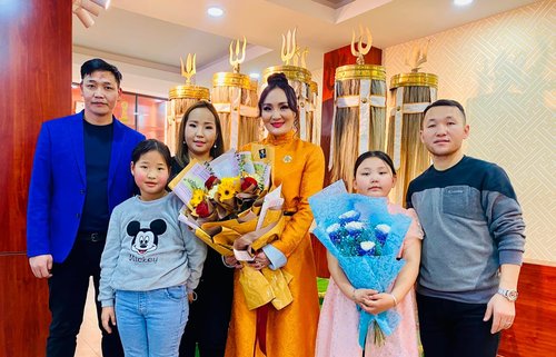 Дуучин Э.Чулуунчимэг 