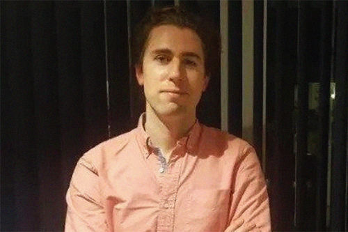 Дараалалд зогсож, мөнгө олдог эр