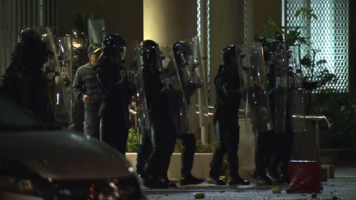 Цагдаа өсвөр насны хүүг цохисны улмаас байкерууд хэлтэс рүү халджээ