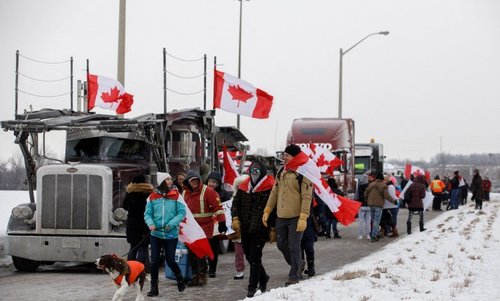 Эсэргүүцэлд нэгдэх тээвэрчдийн  цуваа Торонтод хүрчээ
