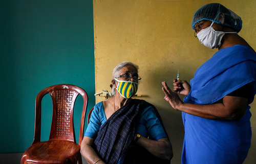 Энэтхэгт COVID-19-өөс сэргийлэх хамрын цацлага хэлбэрийн вакцин туршина