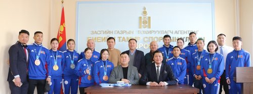 Азийн АШТ-д амжилт байгуулсан боксчдод хүндэтгэл үзүүллээ