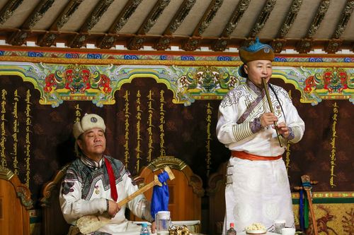 “Алтайн магтаал”, “Наран хөвгүүн хаан” тууль хайллаа