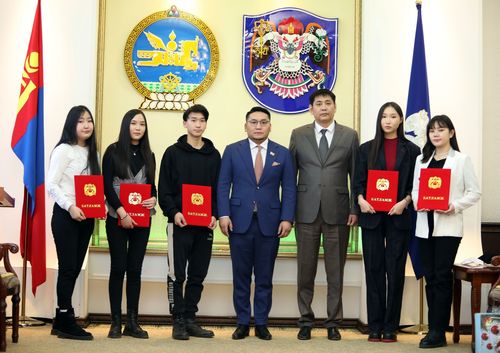 “Би Үндсэн хуульт Монгол Улсын иргэн” эссэ бичлэгийн уралдааны ялагчид тодорлоо