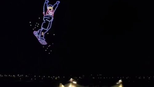 ВИДЕО: Хайнаньд гэрлийн шоу болж, тамирчдын хөргийг дроноор бүтээжээ