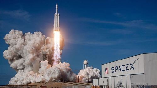 SpaceX компани энэ онд 50 пуужин хөөргөхөөр төлөвлөж байна