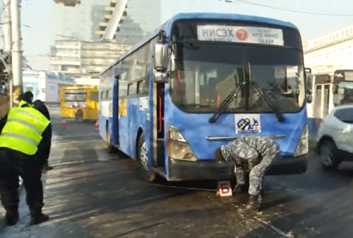 Автобусны жолооч явган зорчигчийг мөргөсөн осол гарлаа
