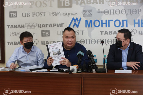 А.Ууганбаяр: Хэт улс төржиж, нэгнээ харлуулмааргүй байна