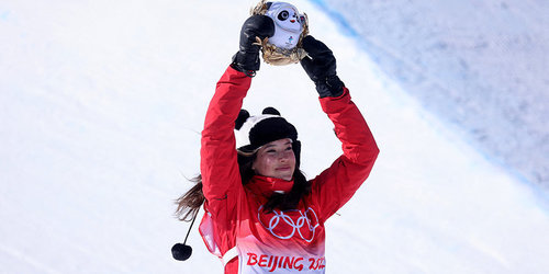 Бээжин-2022: Хятадын тамирчин Эйлин Гу хоёр дахь алтан медалиа хүртлээ