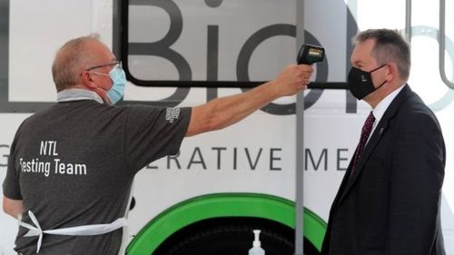 COVID-19: Их Британи хязгаарлалтуудаа цуцална