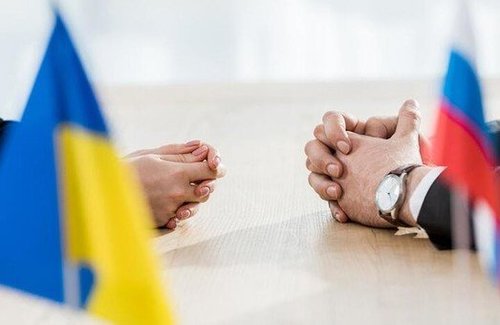 Украины төлөөлөгчид хэлэлцээ хийх газарт очжээ