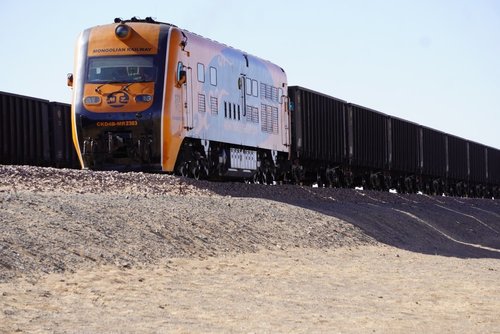 Тавантолгой-Зүүнбаян чиглэлийн төмөр замын зүгшрүүлэх тээвэр эхэллээ