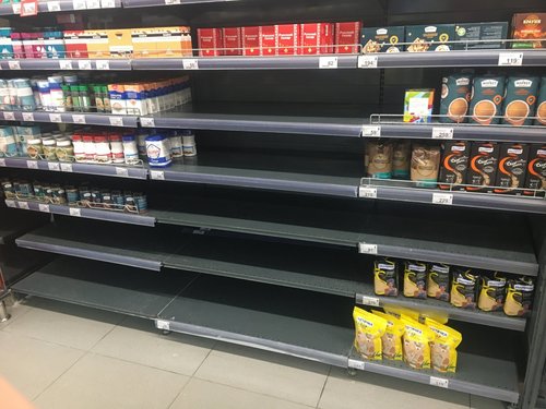 Оросын дэлгүүрүүдэд хүнс авах хязгаар тогтоож эхэлжээ