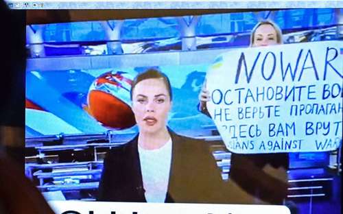 ВИДЕО: Шууд эфирээр дайныг эсэргүүцжээ 