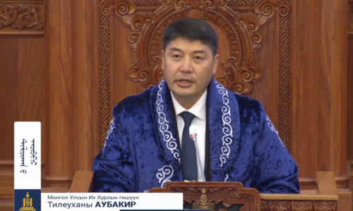 УИХ-ын гишүүн Т.Аубакир чуулганы танхимаас казах түмэнд мэндчилгээ илгээлээ