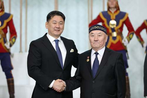 Соёл судлалын ухааны доктор Татегийн Етекбайд Соёлын гавьяат зүтгэлтэн цол хүртээлээ