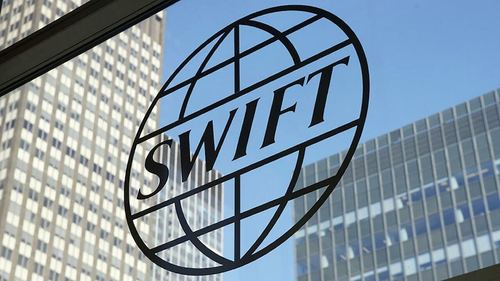 Беларусийн гурван банкийг SWIFT-ээс салгажээ
