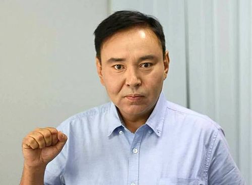 Буриадуудыг дайнд золиосолж буйн шалтгааныг асуусан сэтгүүлчийн микрофоныг хаажээ