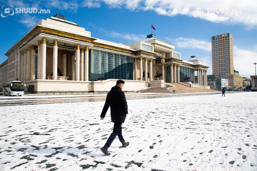 Цасан шуурга шуурна