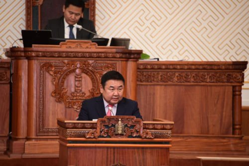 Д.Ганбат: Эрх баригчид дутуу боловсруулсан, түүхий хууль УИХ-д оруулж ирлээ